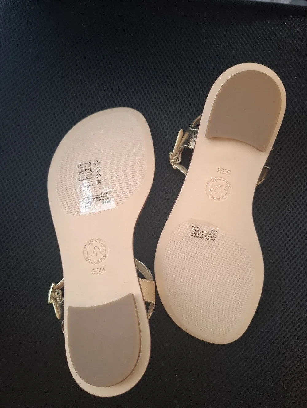 New 6.5 Michael Kors Gold T-Strap Sandals